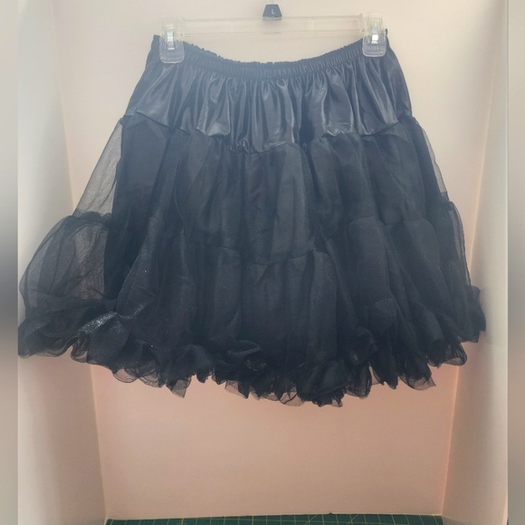 BLACK TULLE LAYERED PETTICOAT-HALLOWEEN L/PLUS SIZE - Picture 1 of 3